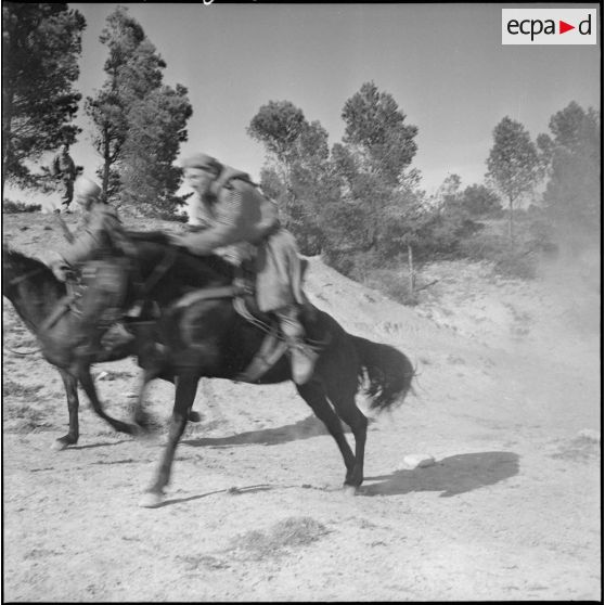 Présentation du 23e Régiment de Spahis.[Description en cours]