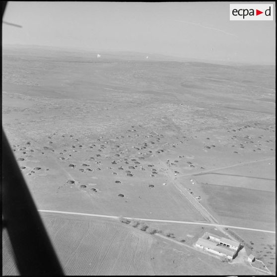 Vues aériennes de regroupements. [Description en cours]