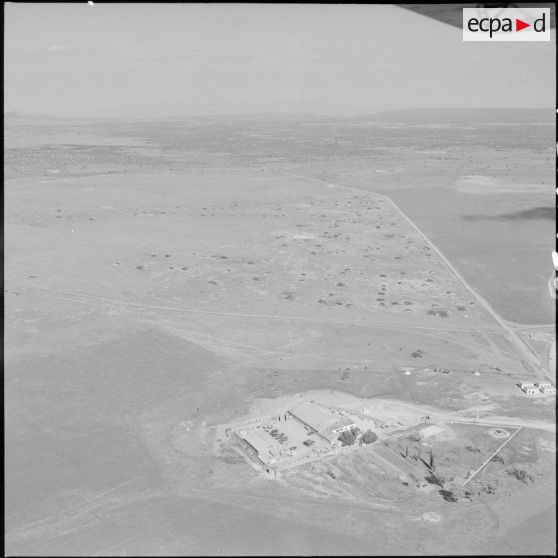 Vues aériennes de regroupements. [Description en cours]