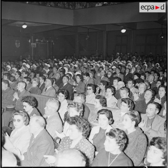 Conférence du colonel Bigeard à Saïda. [Description en cours]