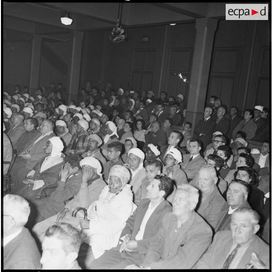 Conférence du colonel Bigeard à Saïda. [Description en cours]