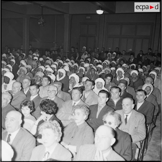 Conférence du colonel Bigeard à Saïda. [Description en cours]
