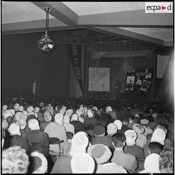 Conférence du colonel Bigeard à Saïda. [Description en cours]