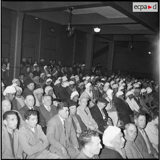 Conférence du colonel Bigeard à Saïda. [Description en cours]