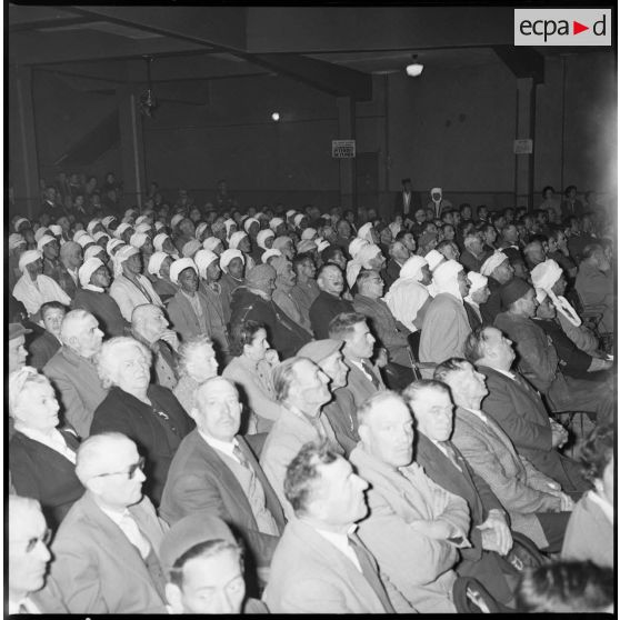 Conférence du colonel Bigeard à Saïda. [Description en cours]