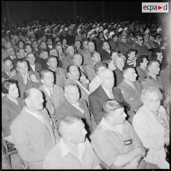 Conférence du colonel Bigeard à Saïda. [Description en cours]