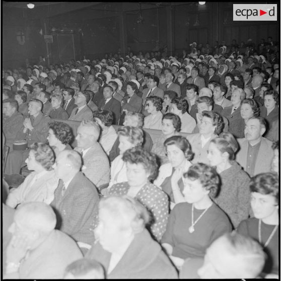 Conférence du colonel Bigeard à Saïda. [Description en cours]