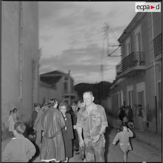 Conférence du colonel Bigeard à Saïda. [Description en cours]