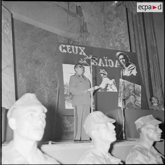 Conférence du colonel Bigeard à Saïda. [Description en cours]