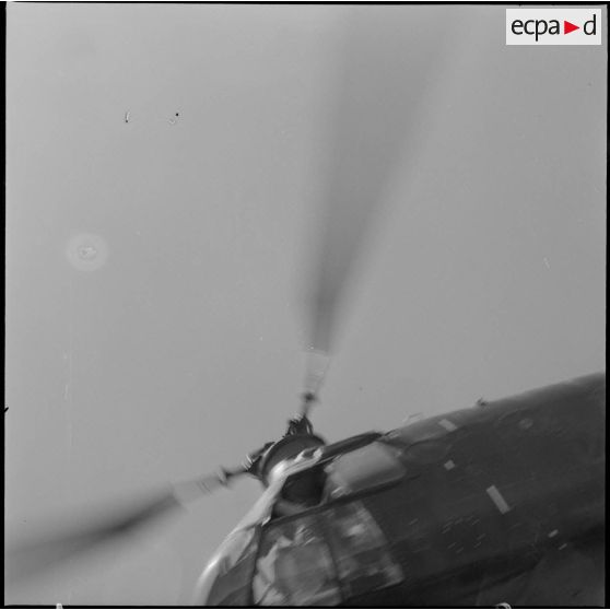 Troupes de secteur en déplacement. [Description en cours]