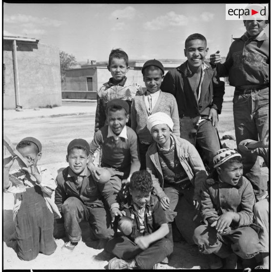 Jeunes enfants. [Description en cours]