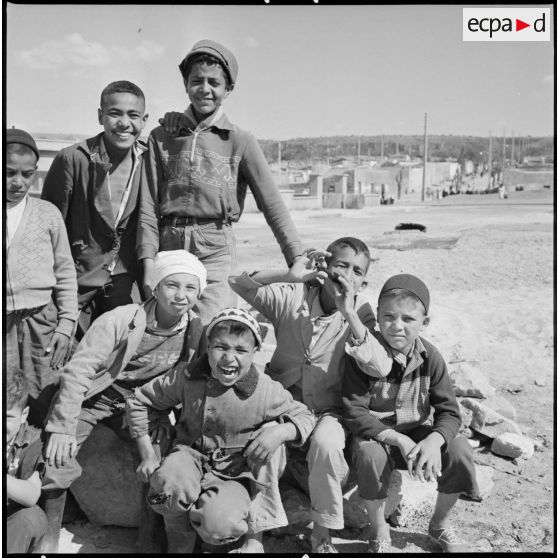 Jeunes enfants. [Description en cours]