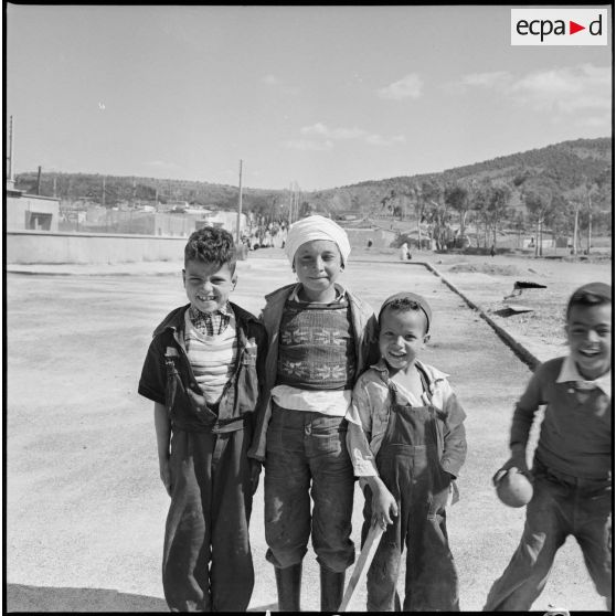 Jeunes enfants. [Description en cours]