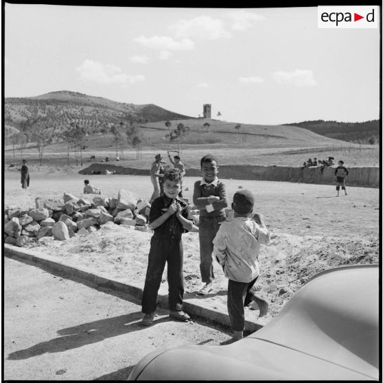 Jeunes enfants. [Description en cours]