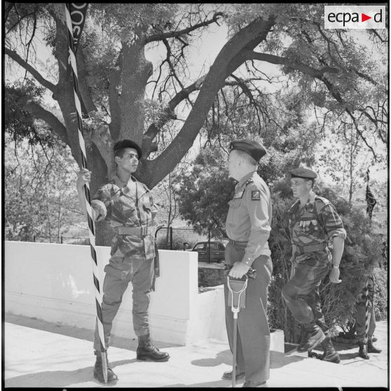 Visite du général Dodelier au commando Cobra. [Description en cours]