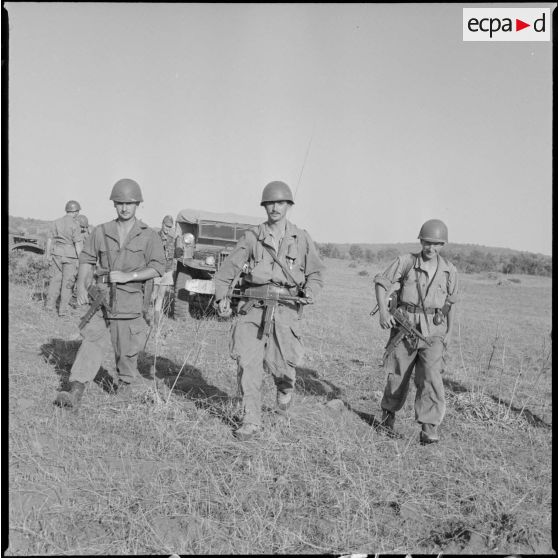 Rassemblement lors d'une opération dans le djebel. [Description en cours]