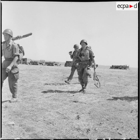 En opération dans le djebel. [Description en cours]