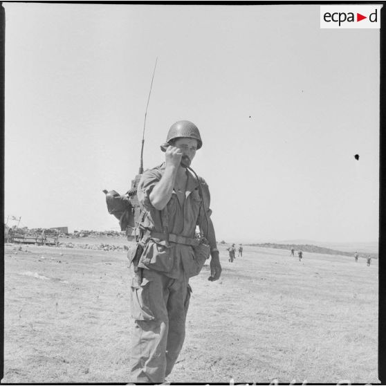 En opération dans le djebel. [Description en cours]