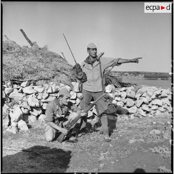 En opération dans le djebel. [Description en cours]