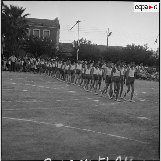 Enfants sportifs durant la fête des écoles à Saïda. [Description en cours]