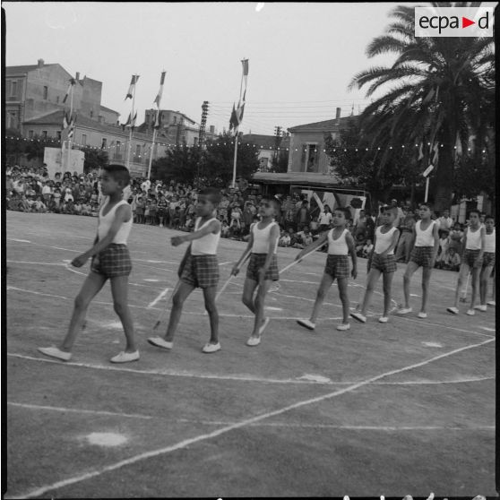 Enfants sportifs durant la fête des écoles à Saïda. [Description en cours]