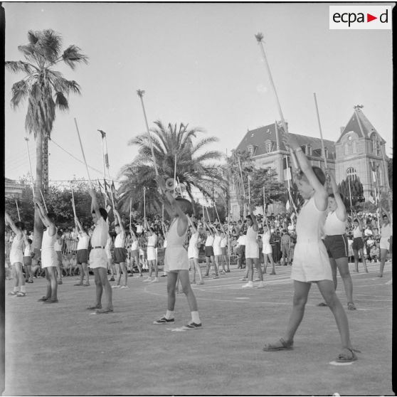 Enfants sportifs durant la fête des écoles à Saïda. [Description en cours]