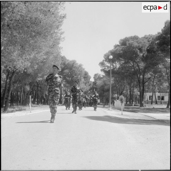 Défilé du 3e RPC à Sidi Ferruch. [Description en cours]