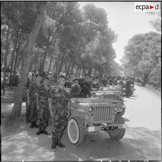 Prise d’armes au 3e RPC à Sidi Ferruch. [Description en cours]