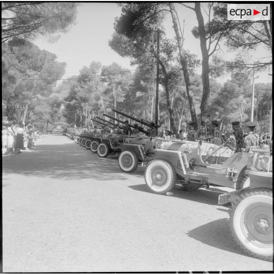 Prise d’armes au 3e RPC à Sidi Ferruch. [Description en cours]