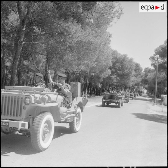Défilé motorisé du 3e RPC à Sidi Ferruch. [Description en cours]
