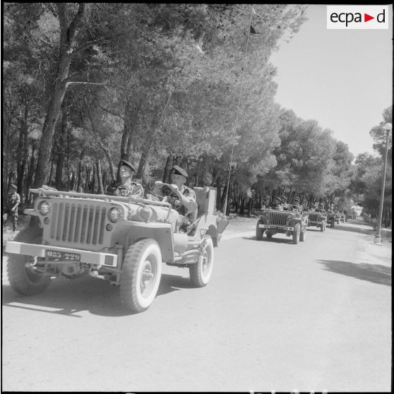 Défilé motorisé du 3e RPC à Sidi Ferruch. [Description en cours]