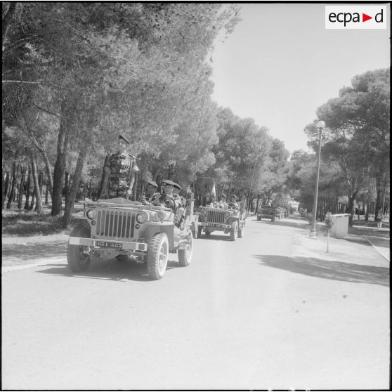 Défilé motorisé du 3e RPC à Sidi Ferruch. [Description en cours]