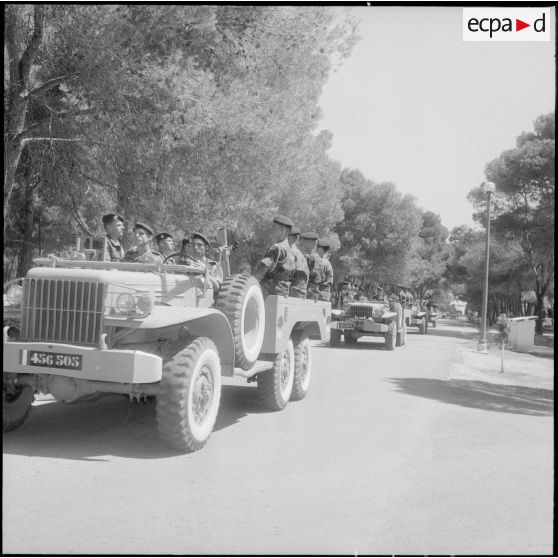 Défilé motorisé du 3e RPC à Sidi Ferruch. [Description en cours]