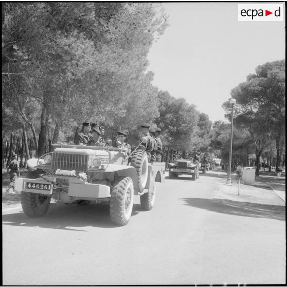Défilé motorisé du 3e RPC à Sidi Ferruch. [Description en cours]