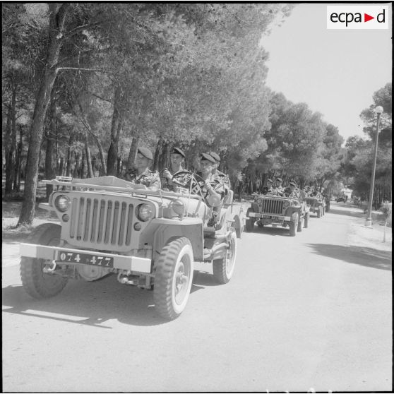 Défilé motorisé du 3e RPC à Sidi Ferruch. [Description en cours]