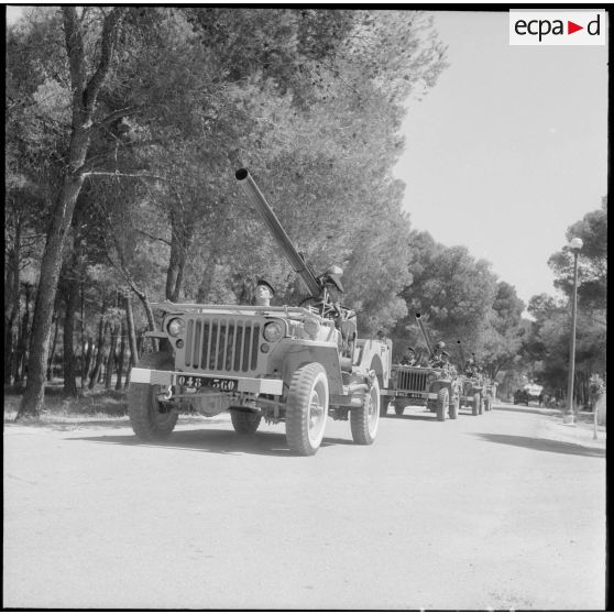 Défilé motorisé du 3e RPC à Sidi Ferruch. [Description en cours]