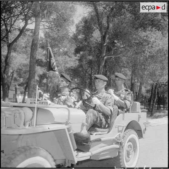 Défilé motorisé du 3e RPC à Sidi Ferruch. [Description en cours]