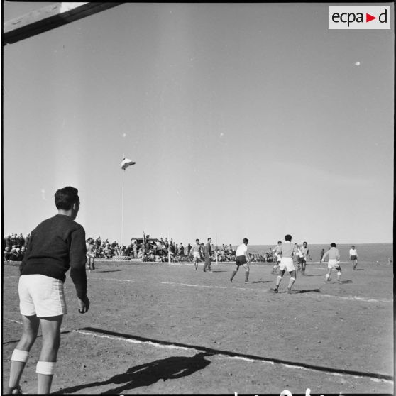 Match de football au regroupement de Cazorla. [Description en cours]