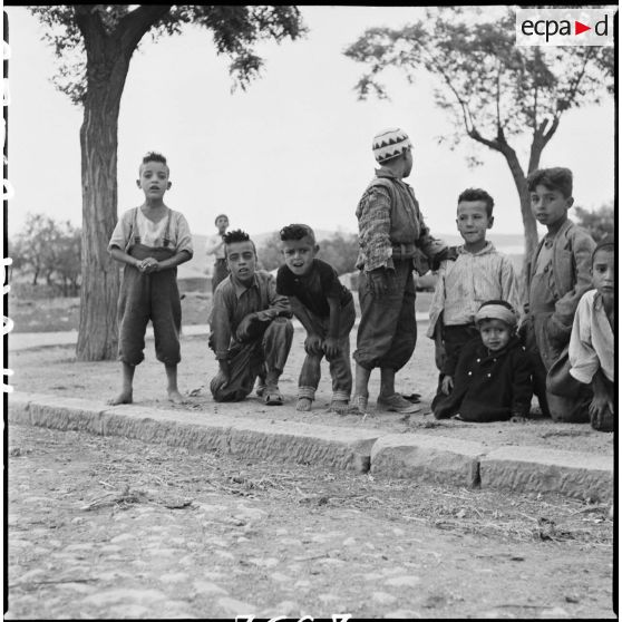 Jeux d'enfants. [Description en cours]