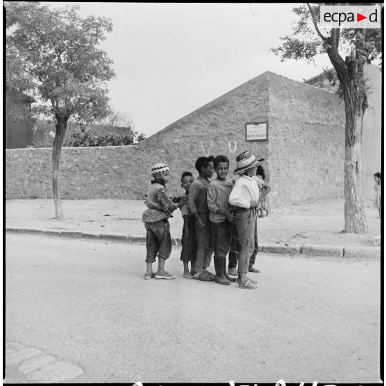 Jeux d'enfants. [Description en cours]