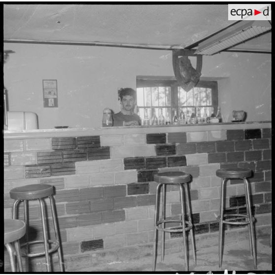 Vie quotidienne au poste Garrigues occupé par le 30e RD. [Description en cours]