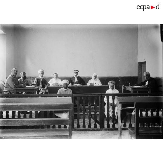 1500. Groupe justice de paix assis. [légende d'origine]