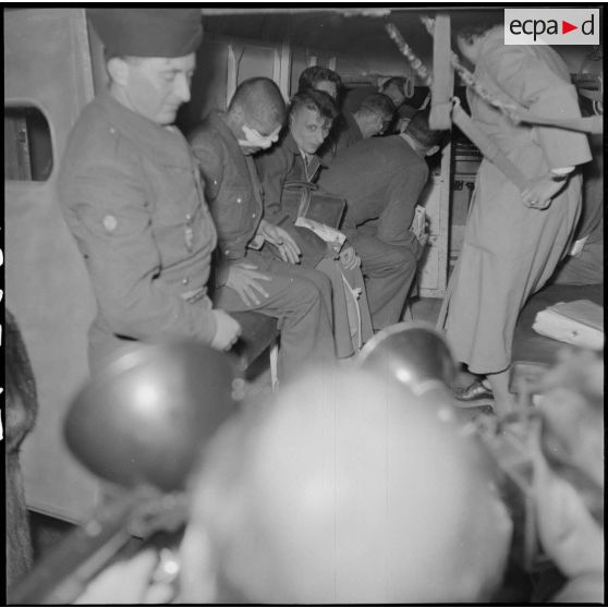 Arrivée des blessés d'Indochine à Orly.