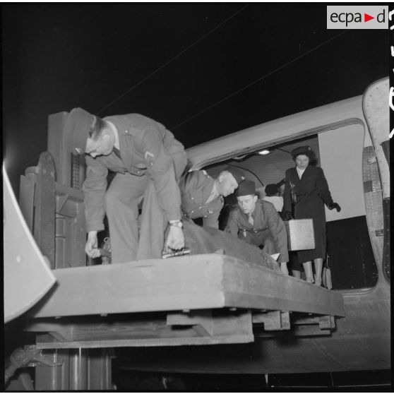 Arrivée des blessés d'Indochine à Orly.