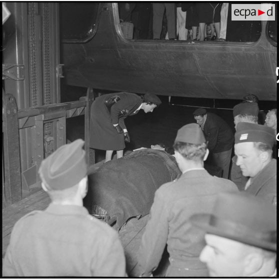 Arrivée des blessés d'Indochine à Orly.