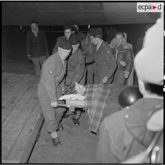 Arrivée des blessés d'Indochine à Orly.