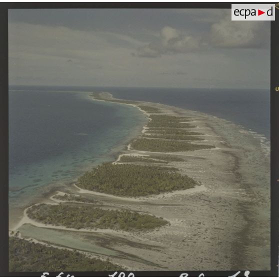 Vue aérienne de Moruroa-Hao[Description en cours]