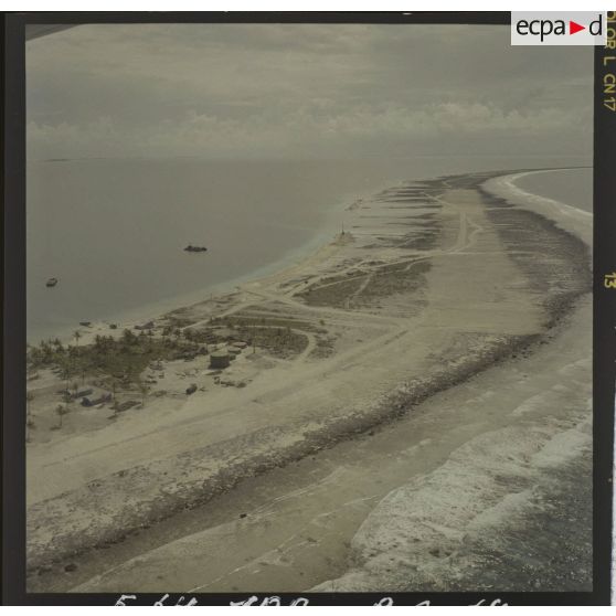 Vue aérienne de Moruroa-Hao[Description en cours]