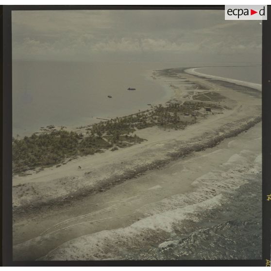 Vue aérienne de Moruroa-Hao[Description en cours]