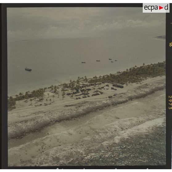 Vue aérienne de Moruroa-Hao[Description en cours]